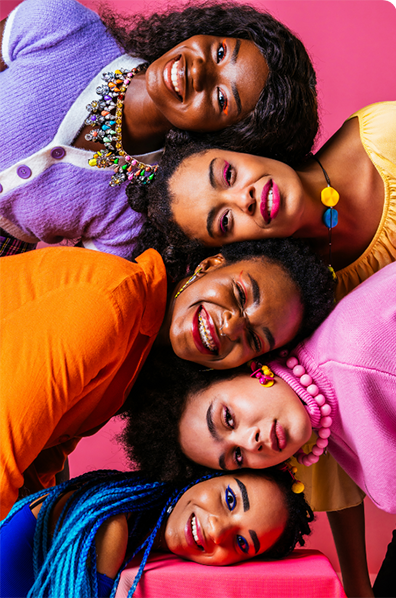 Femmes soudées en cercle